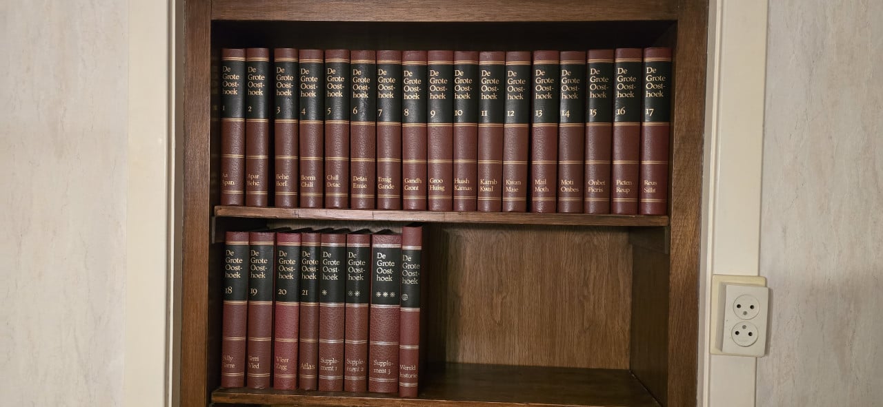 🤎  Oosthoek encyclopedie 26 delig