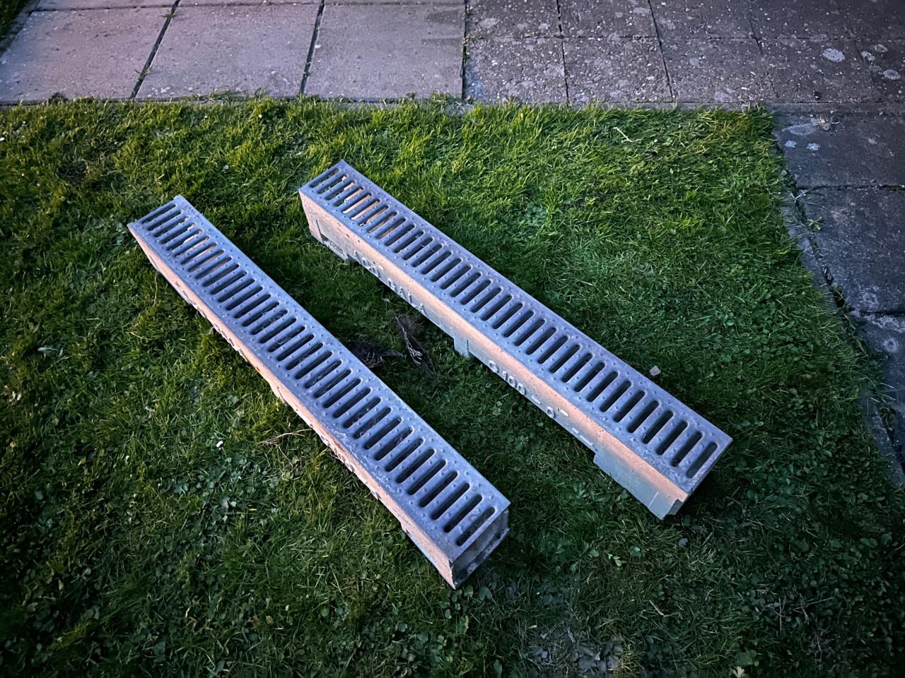 2 stuks lijngoot afvoergoot tuin
