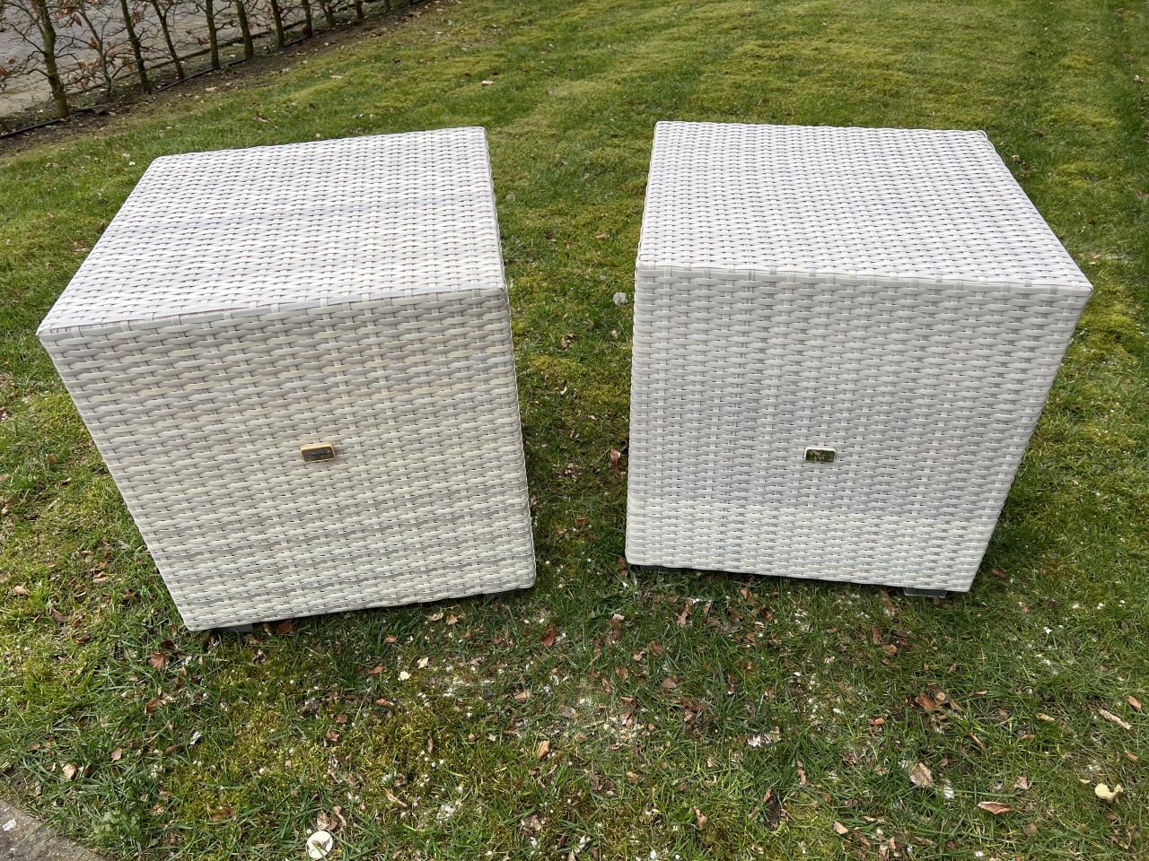 2 wicker hockers 50x50x55cm