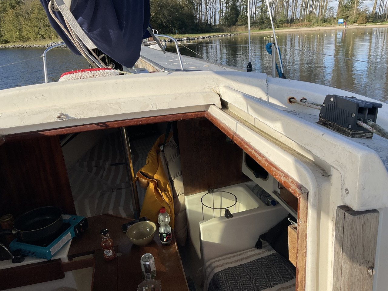 Kajuitzeilboot 22 voet met 8pk bb incl ligplaats stad aan het haringvliet