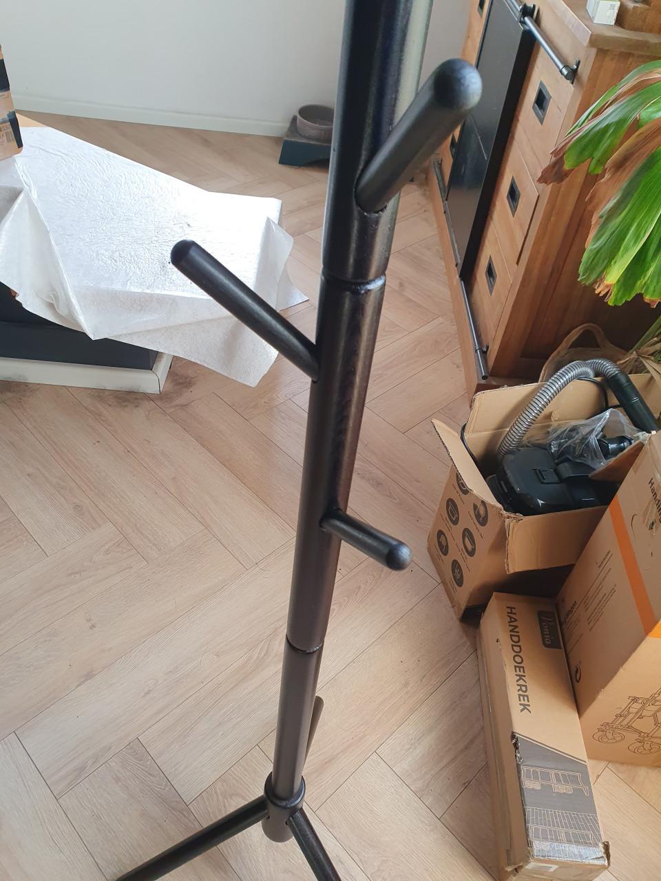 Kapstok staand zwart met 8 haken| 175 cm | zo goed als nieuw