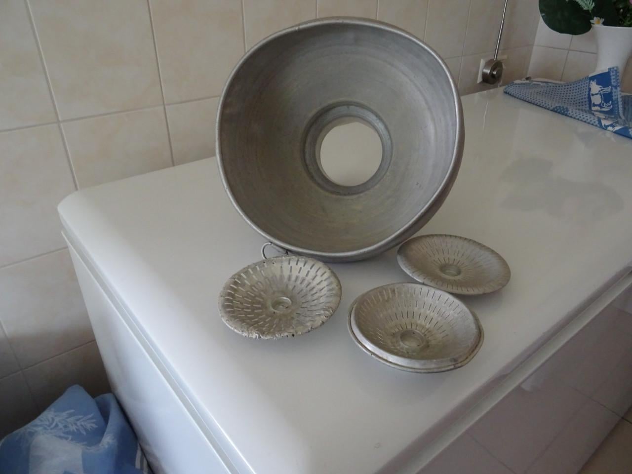 Nog te koop antieke boeren melkzeef past zoo op de melkbussen twee maten