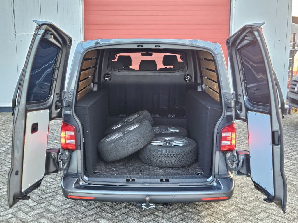 Volkswagen Transporter 2.0 tdi l2h1 dc highline | custom interior | acc
