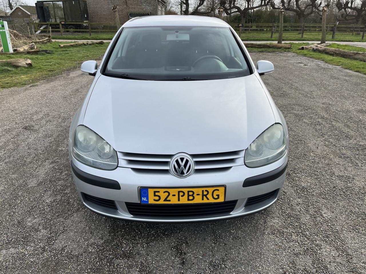 Volkswagen Golf 1.6 FSI trendline