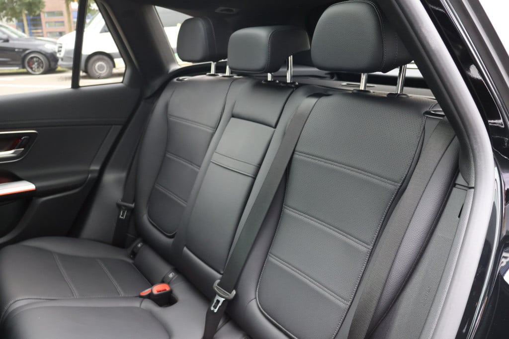 Mercedes-Benz Glc 300e 4matic edition amg line l techniek pakket l luchtver