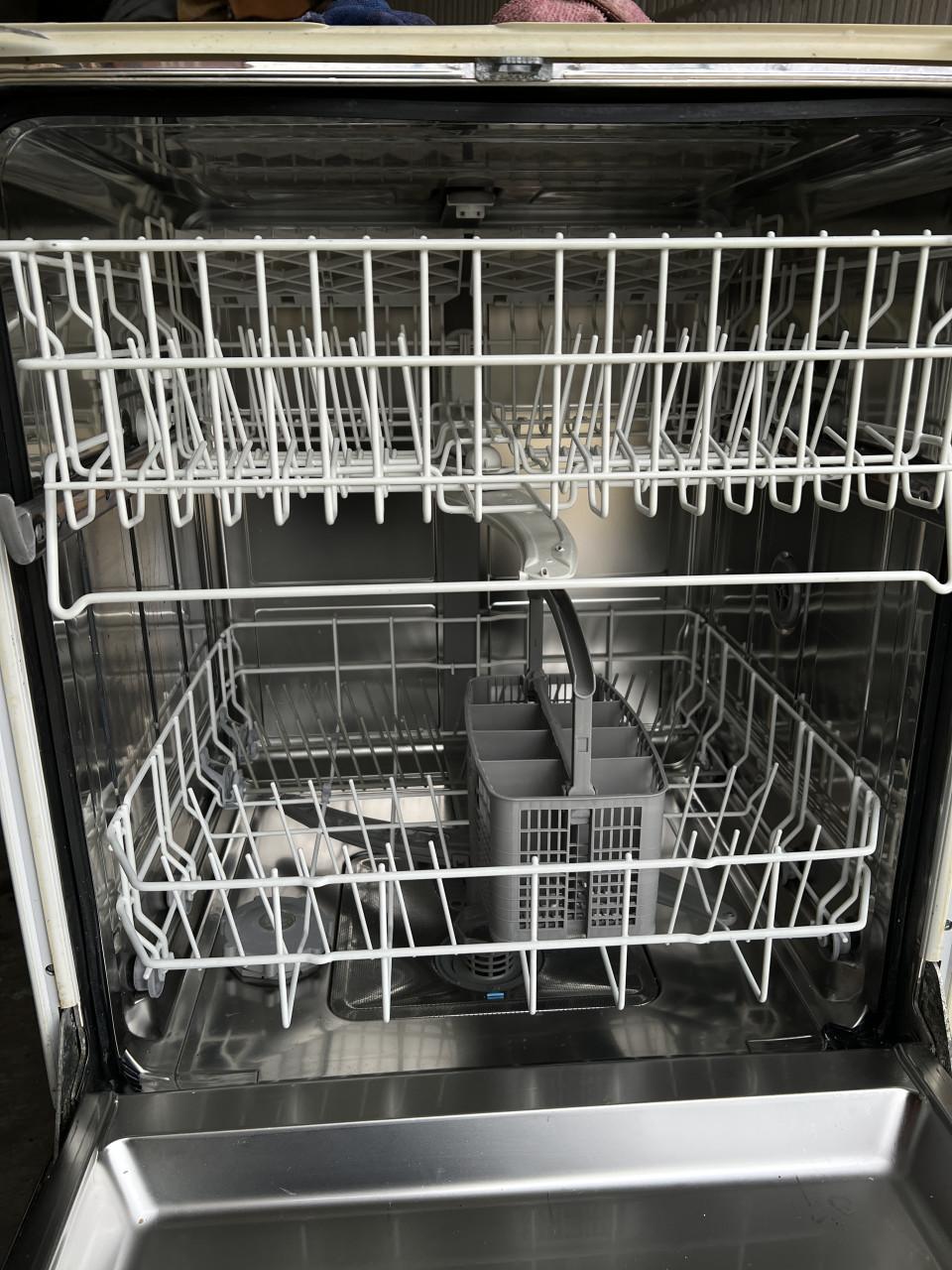 Bosch auto 3 in i1 nbouw vaatwasser nette condite 83x60 cm.