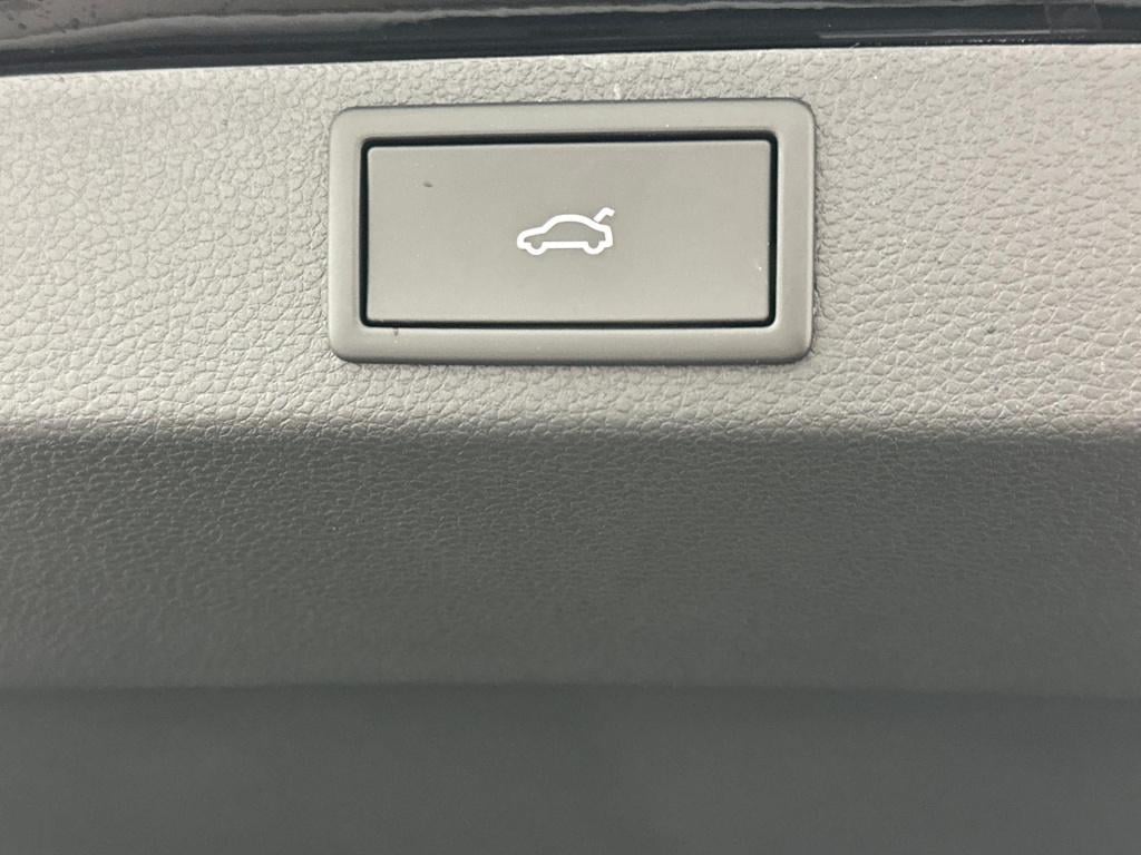 Skoda Karoq 1.5 tsi act sportline business dsg7 150pk panoramadak - trekhaa