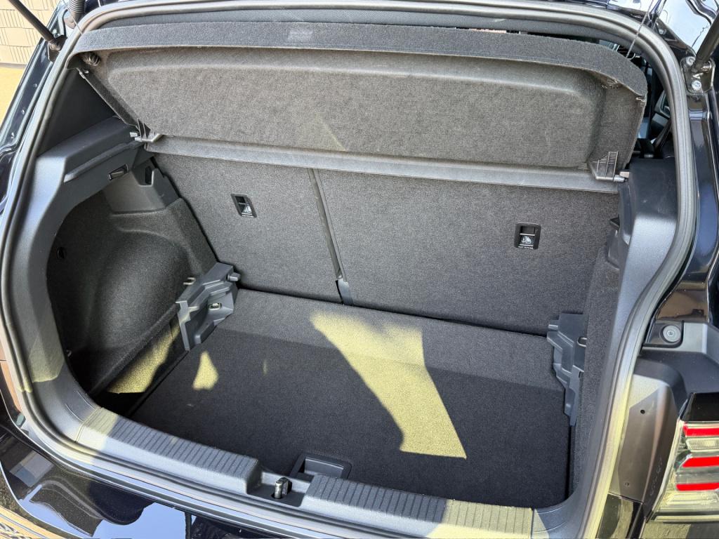 Volkswagen T-cross 1.5 tsi 150pk dsg r-line | camera | trekhaak | navi | iq