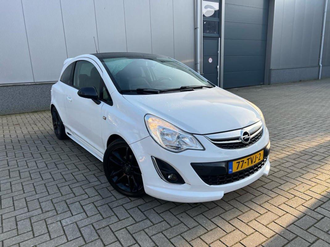 Opel Corsa 1.4-16V Black On White Vol Jaar Apk