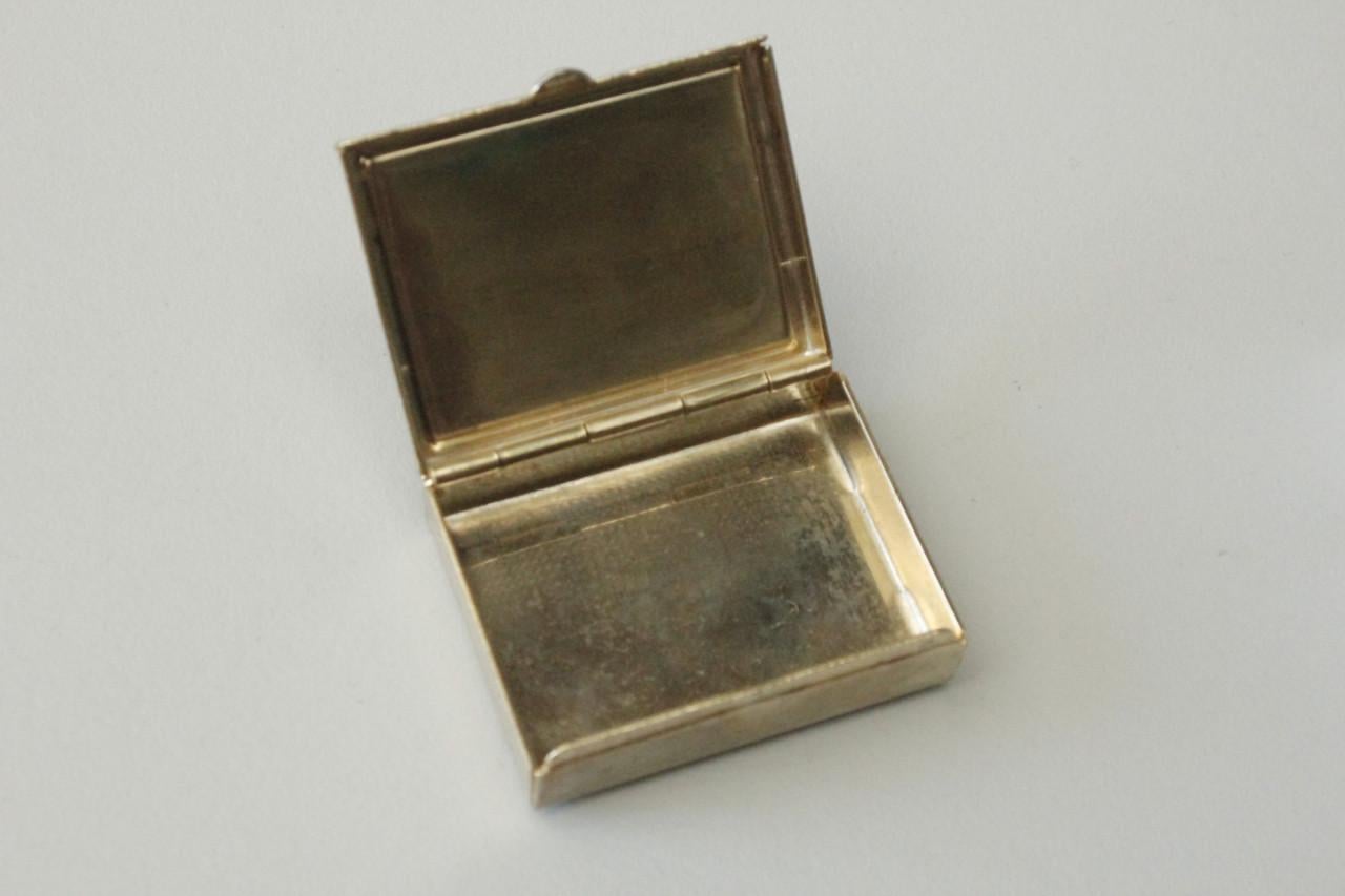 Goudkleurig pillendoosje