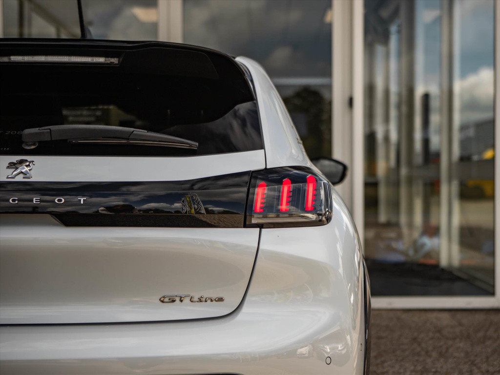 Peugeot 208 1.2 puretech 100pk gt-line automaat