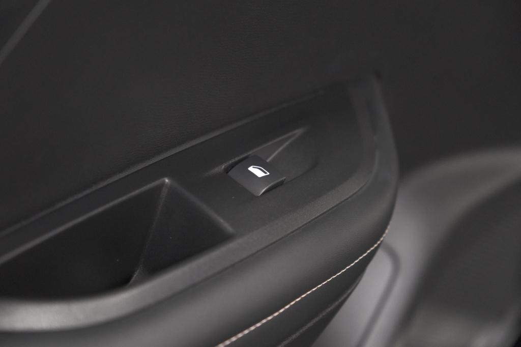 Peugeot 2008 puretech 100 allure | apple carplay | parkeersensoren | climat