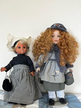 Poppen, een Zeeuwse klederdracht en een vintage pop (2stuks)