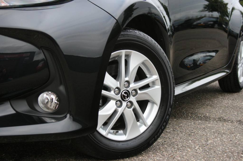 Mazda 2 Hybrid 1.5 centre-line