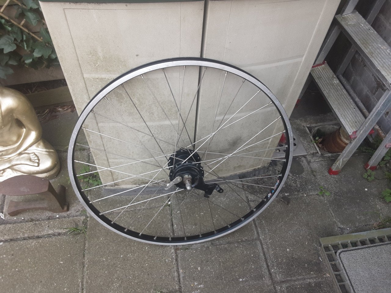 28 inch sachs achterwiel,  3 speed, trommelrem