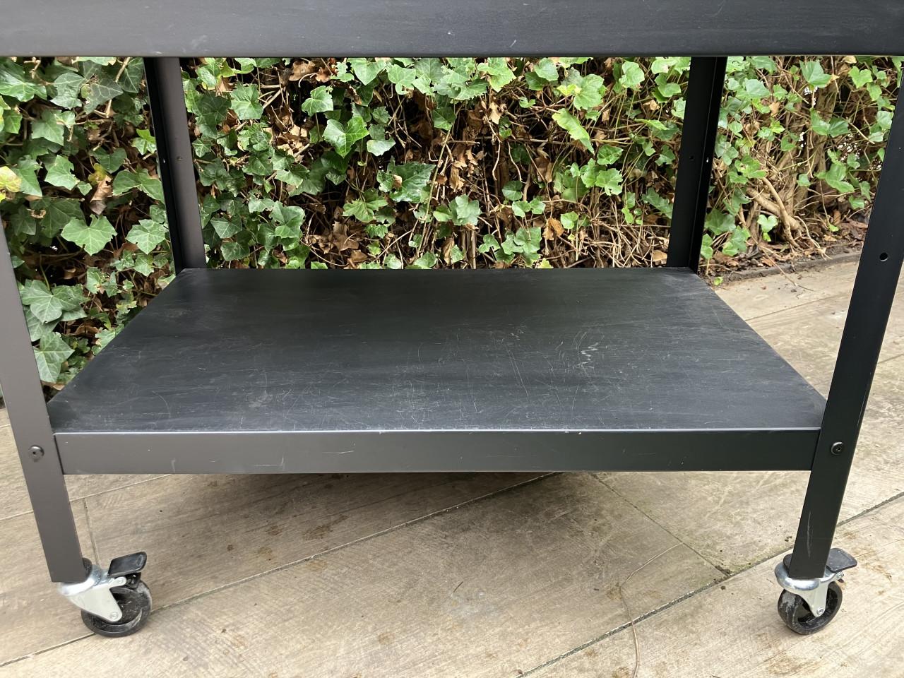 Mini kamado met werkbank