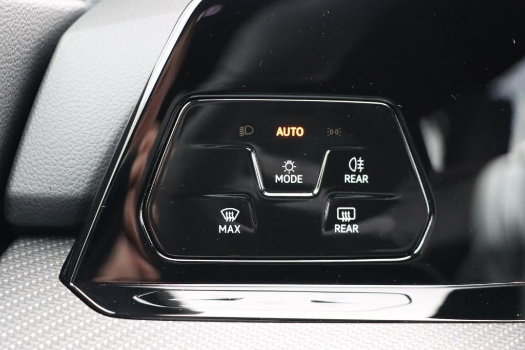 Volkswagen Golf 1.5 etsi r-line | 130pk | dsg7