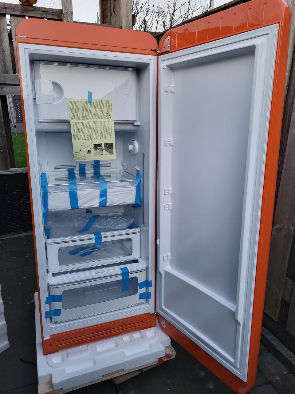 Nieuw in doos Smeg FAB28RDRB3 koelkast oranje