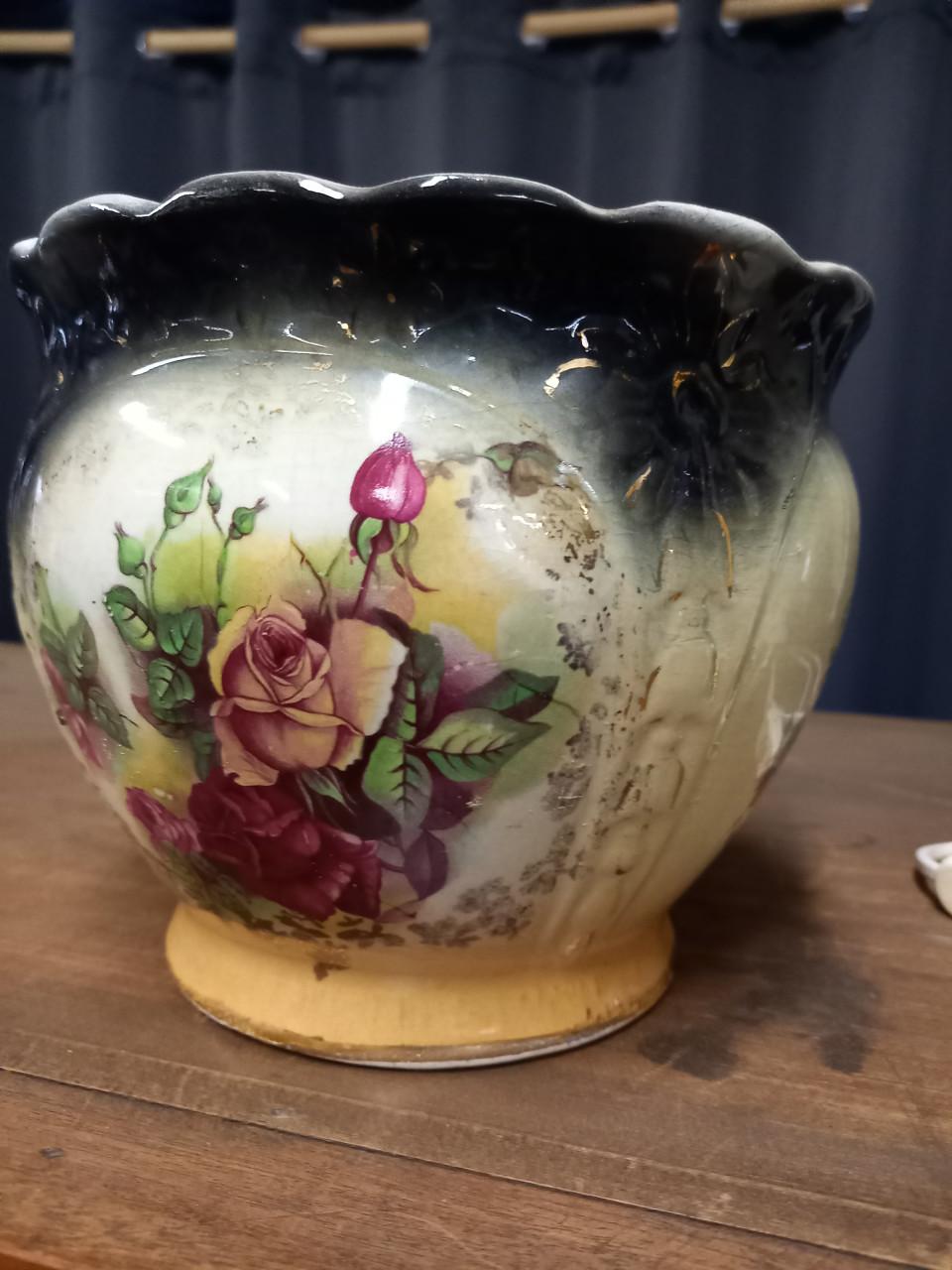 Oude kast en stoeltjes