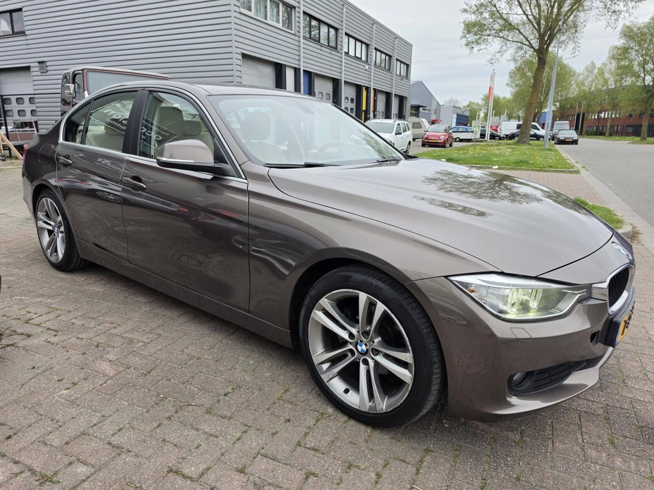 Te Koop: BMW 320i F30 – Luxe & Sportief!