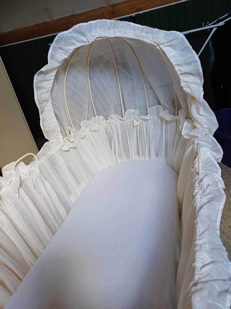 Antieke gietijzeren wieg