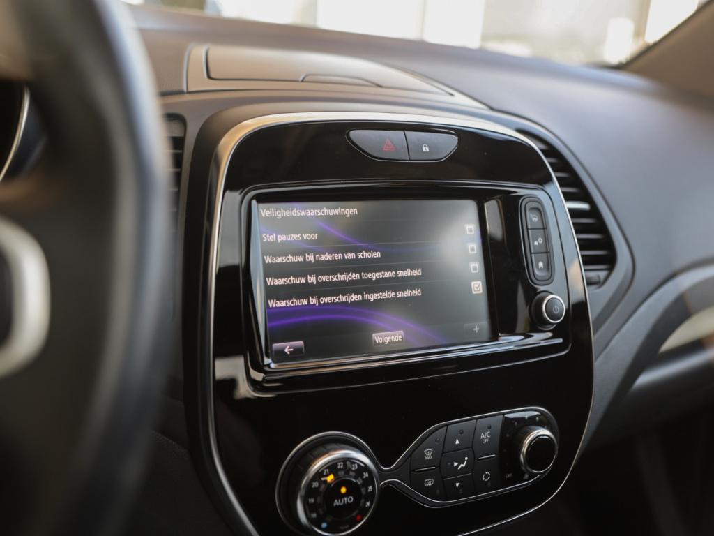 Renault Captur 1.3 tce 150pk intens automaat | panoramadak | trekhaak | nav