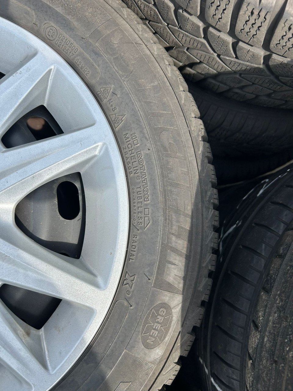 FORD STALEN VELGEN MET WIELDOPPEN 15INCH