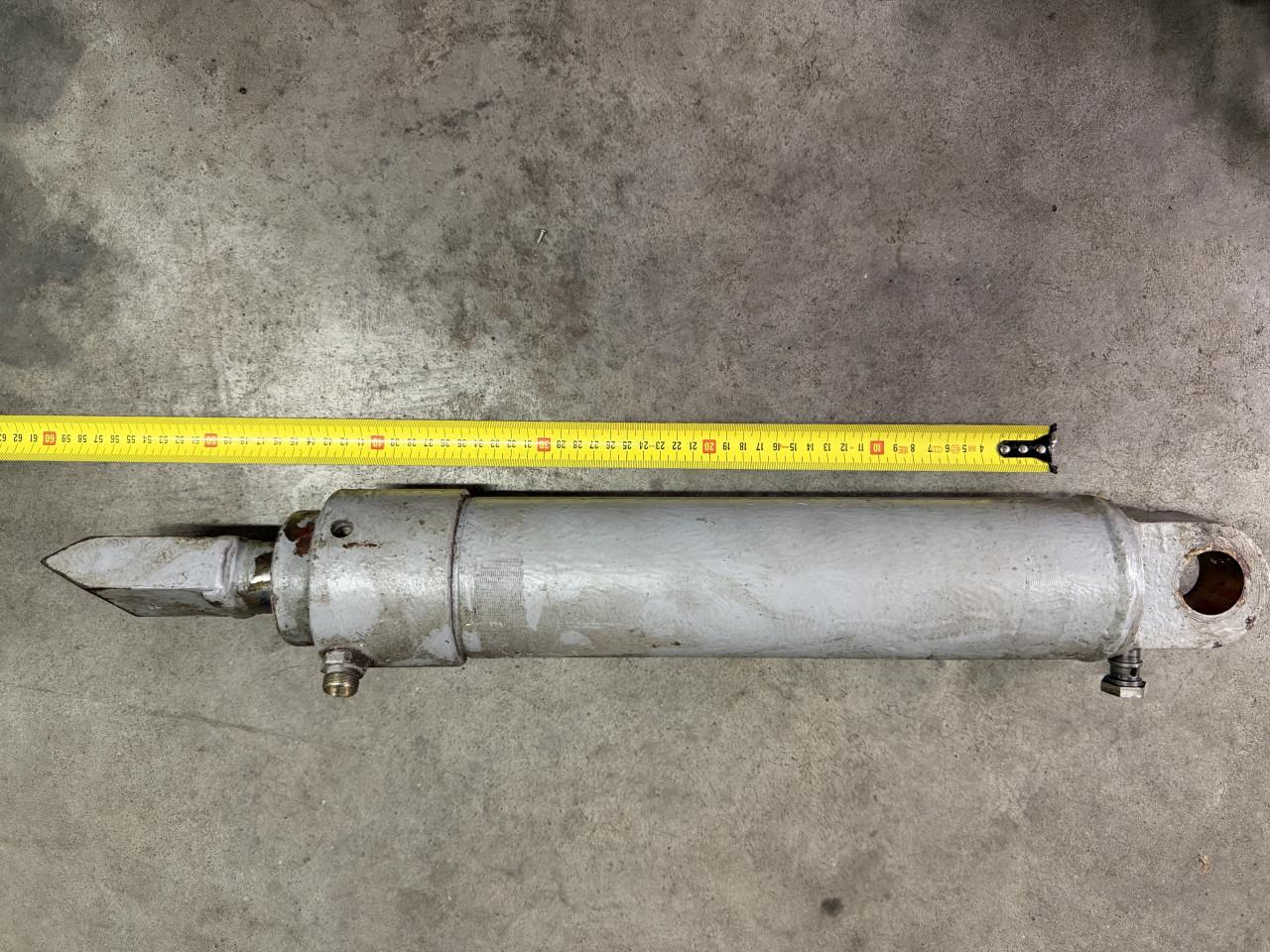 Hydrauliekcilinder en ventielblok voor houtklover