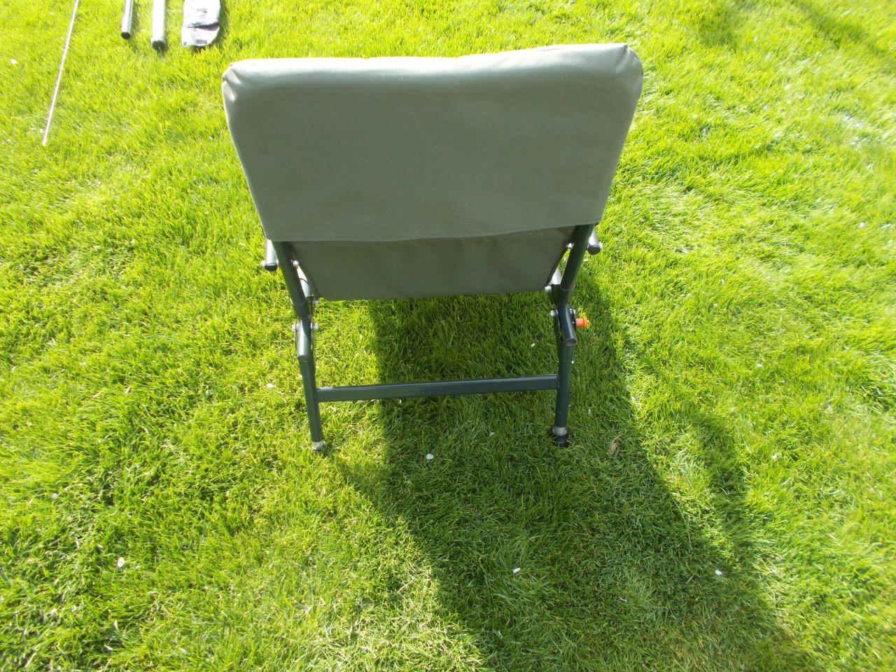 Visstoel . de poten zijn in hoogte te verstellen