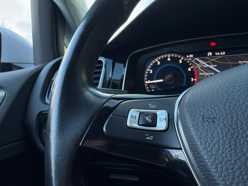 Volkswagen Golf 1.0 tsi join * virtual cockpit * navigatie * stoelverwarmin