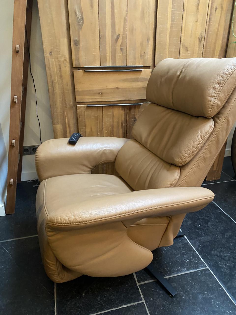 Mooie Meubelzorg sta op en relax fauteuil, met accu, 3 jaar oud