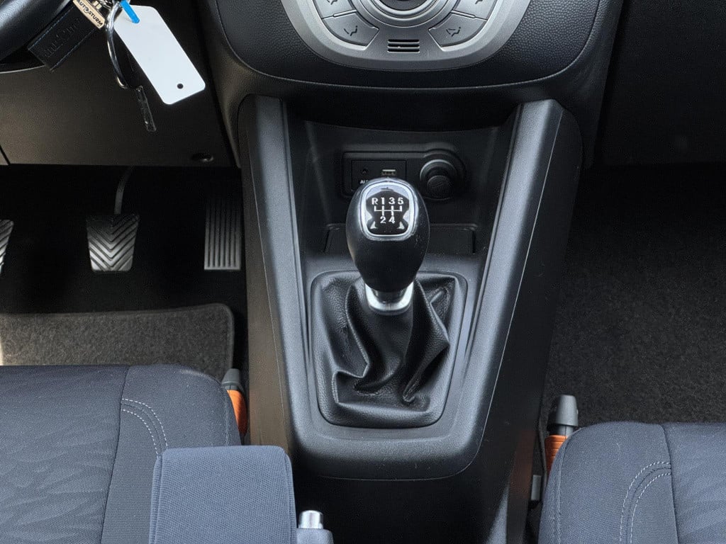 Hyundai Ix20 1.4i go! | trekhaak | navigatie | achterbank verstelbaar | air