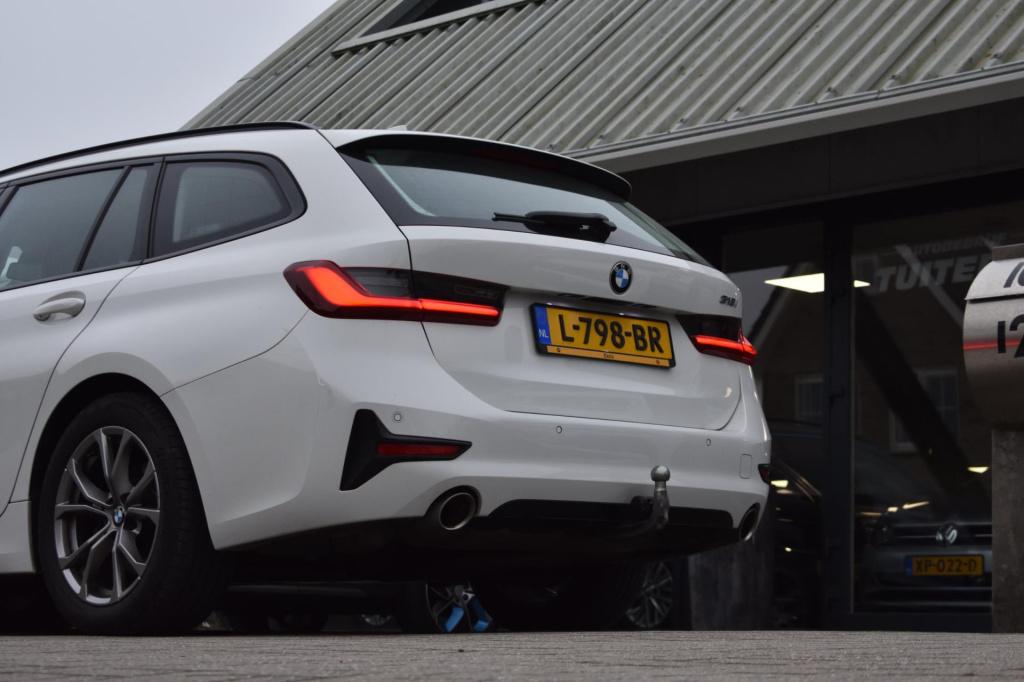 BMW 3-serie touring 318i high executive sport line | trekhaak | apple carpl
