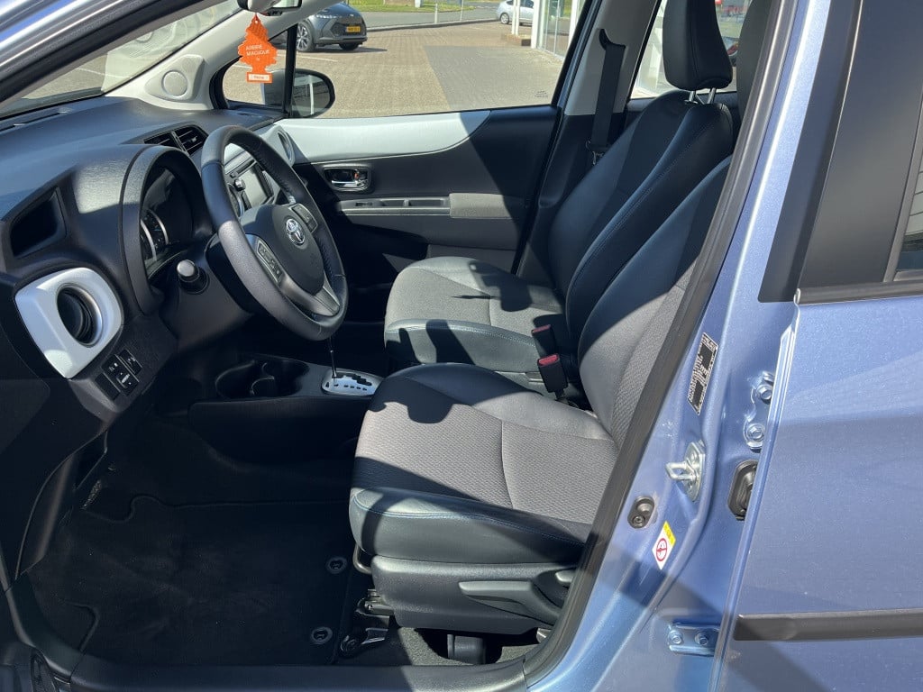 Toyota Yaris | net binnen | lage km-stand 1.5 full hybrid dynamic | camera 