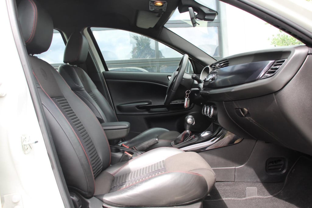 Alfa Romeo Giulietta 1.4 t turbo sportiva tct automaat - xenon - leder - st