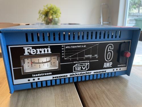 Te koop: Accu lader 6 amp