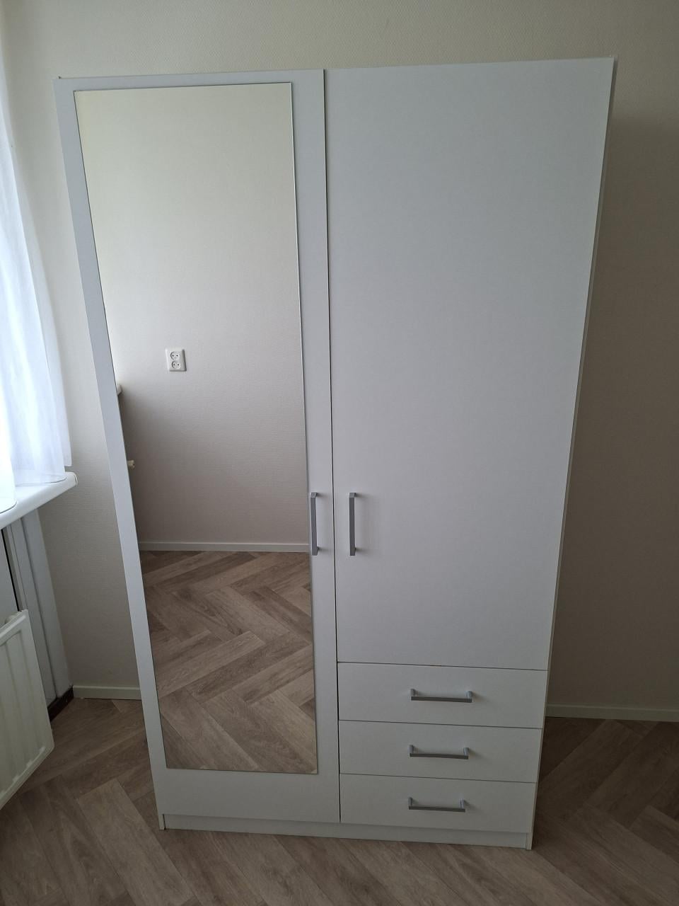 Kledingkast Sprint van Leen Bakker