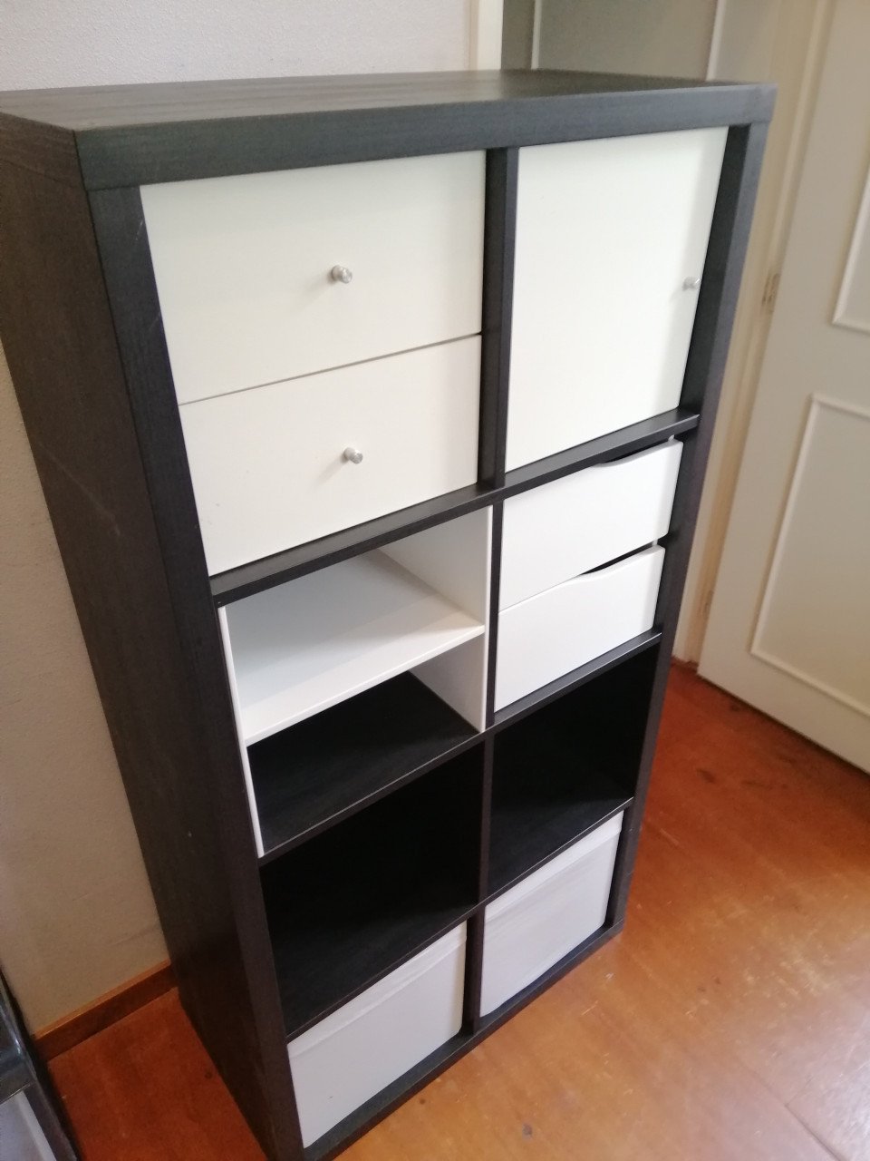 Kallax Kast 2x4 vakken met veel (losse) inzet stukken