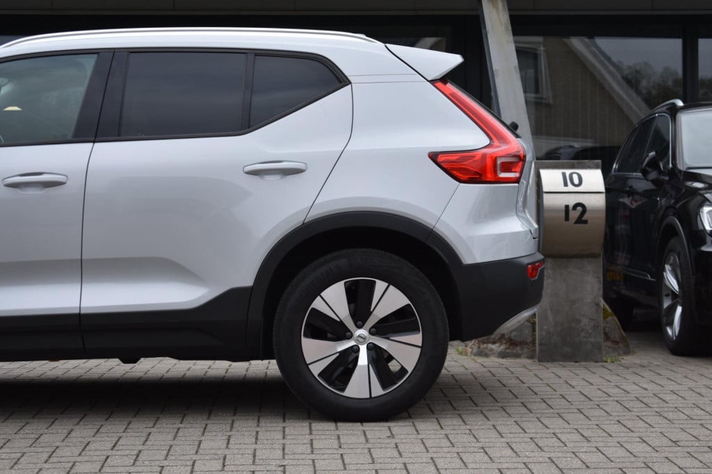 Volvo XC40 1.5 t3 momentum pro | pano | camera | apple carplay | android au