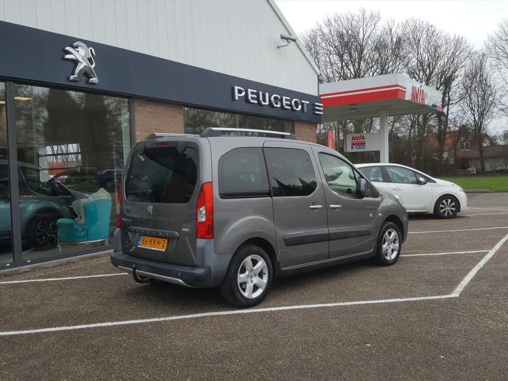 Peugeot Partner 1.6vti-110pk tepee outdoor zenith-dak | trekhaak | panorama