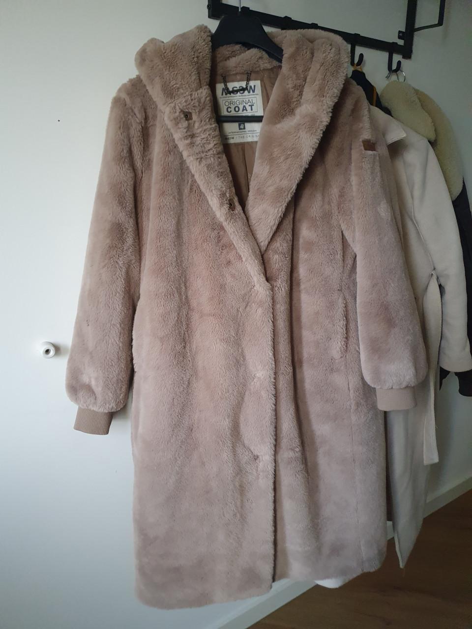 Prachtige moscow faux fure mantel