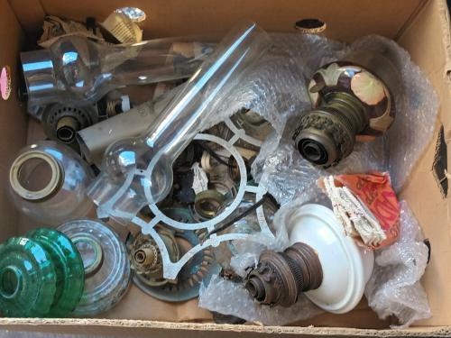 Doos vol vintage lampen