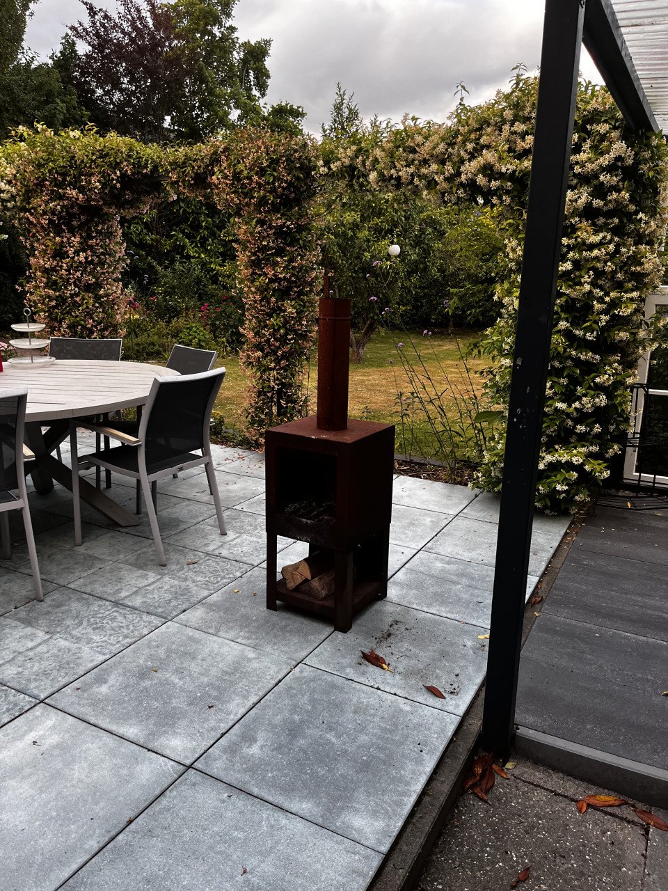 Tuinkachel, voor op terras. Was 150 euro.
