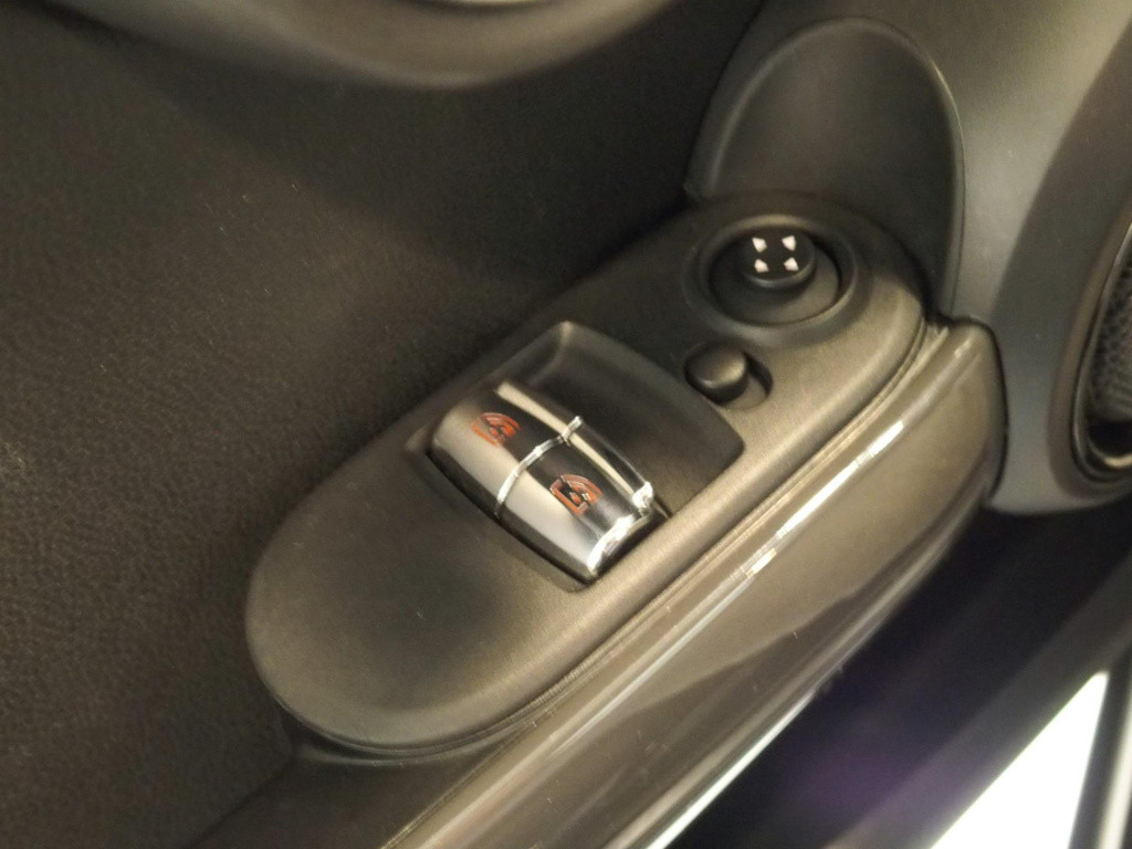 Mini Cooper 1.5 nl auto, carplay, cruise controle, parkeer sensoren