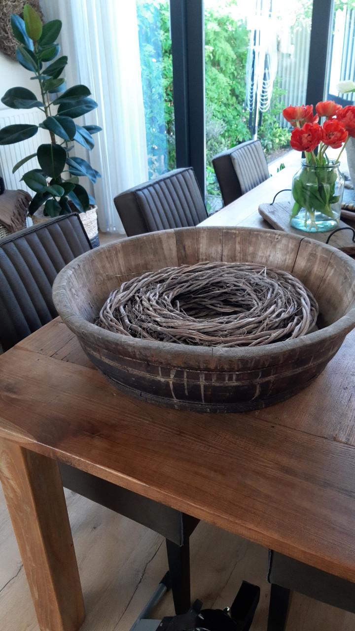 Olijf bak 60 x 60 hoogte 17 cm in prima staat