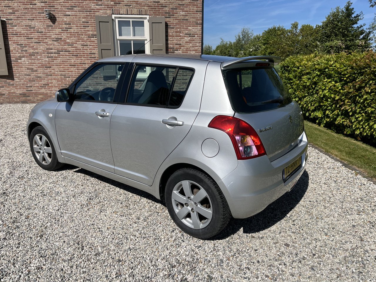 Suzuki Swift 1.3 bandit met weinig kilometers