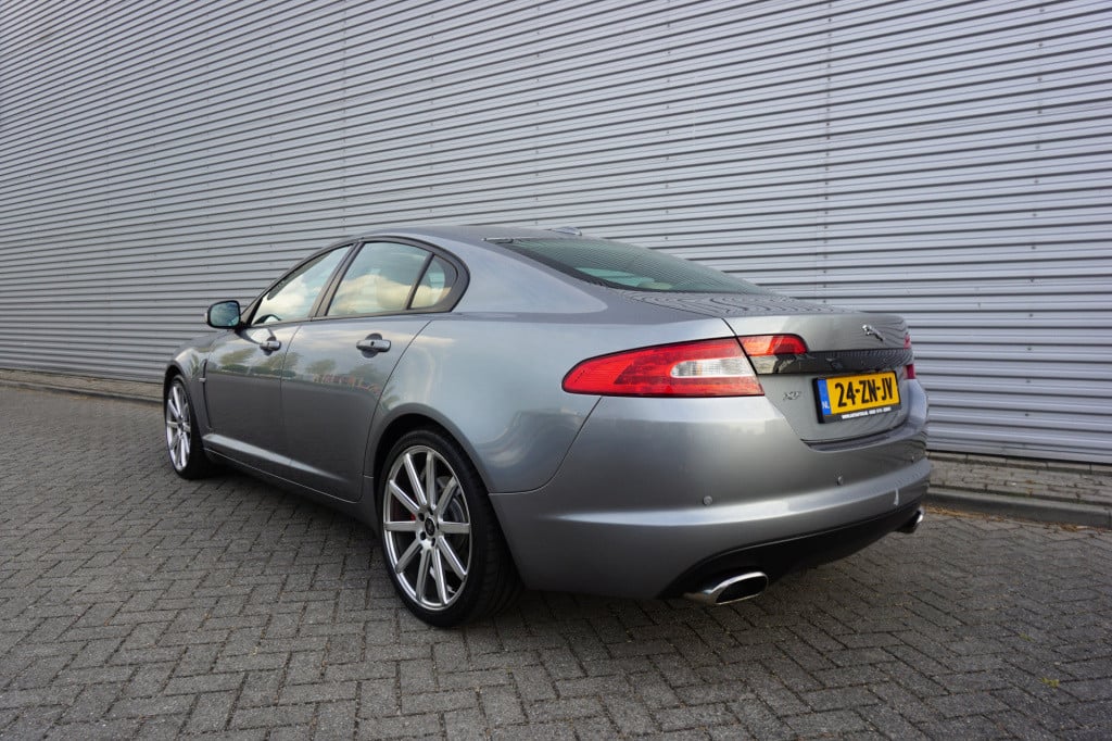 Jaguar XF 4.2 v8 premium luxury automaat - climate / navi / leder / pano / 