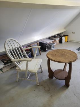 Diverse meubeltjes uit grootmoeders tijd