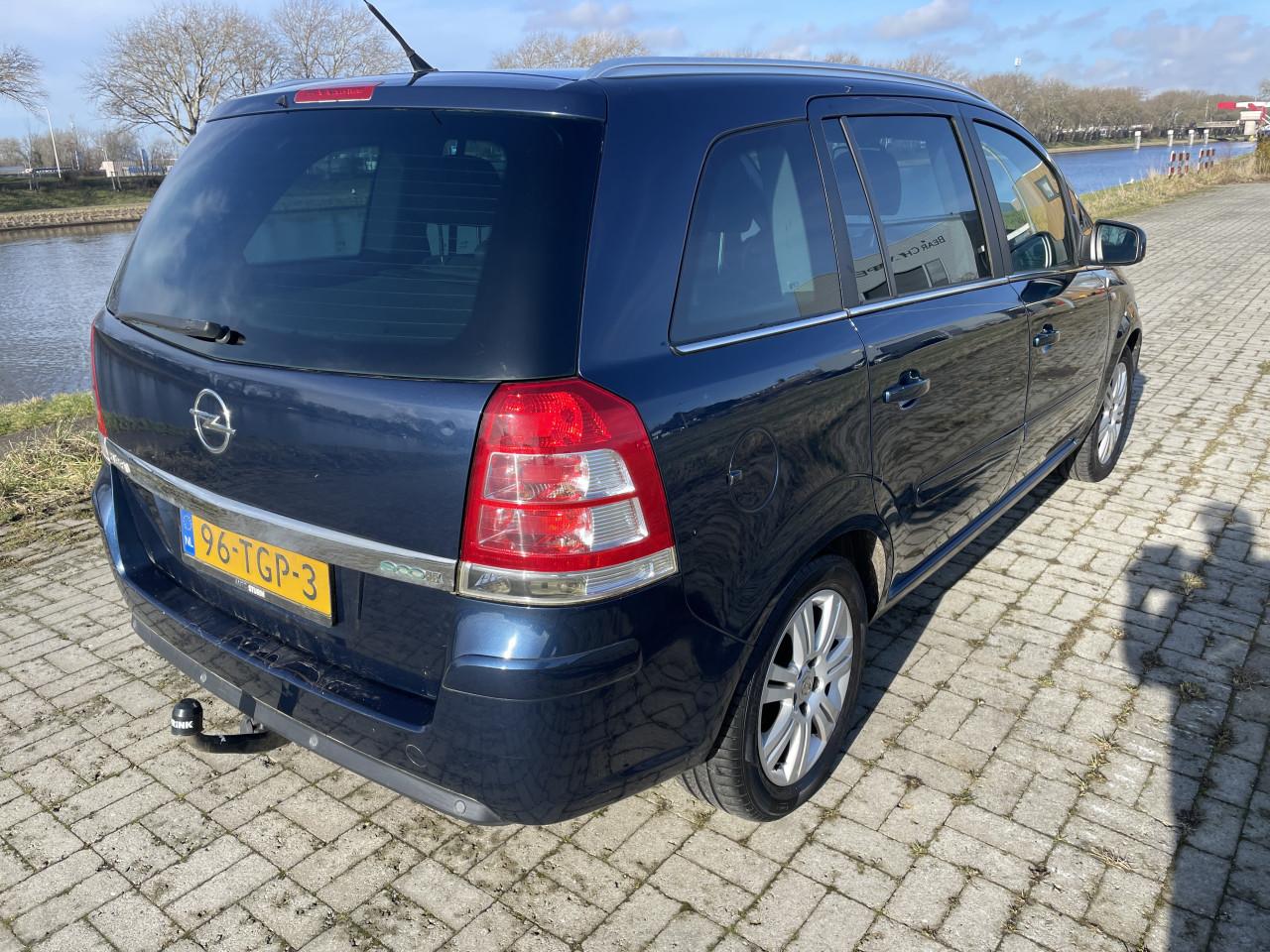 Opel zafira 1.6 cosmo 2012 7 zits