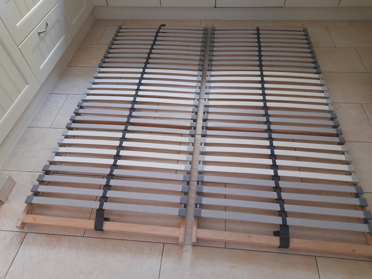 2 x lattenbodem 80 x 200 ( in goede staat )